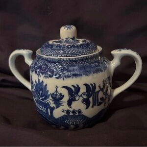 Blue Willow sugar bowl made in Occupied Japan